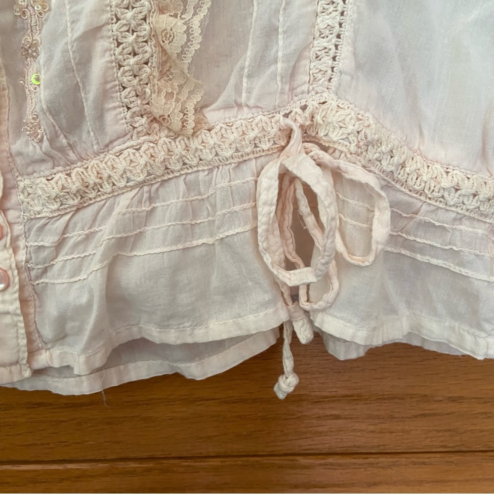Y2K coquette Nikky Collection pink lace crochet ruffle trim button front tank to - Picture 3 of 6